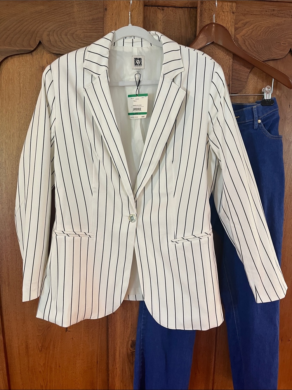 Striped White Blazer with Notch Lapel Single gold button. L. NWT